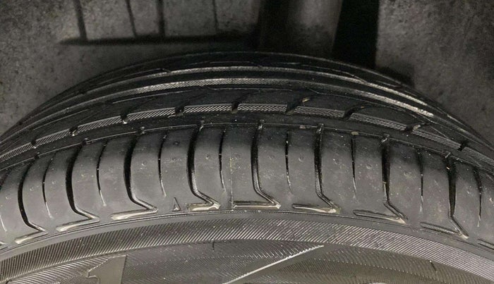 2018 Maruti Dzire ZXI, CNG, Manual, 63,674 km, Left Rear Tyre Tread