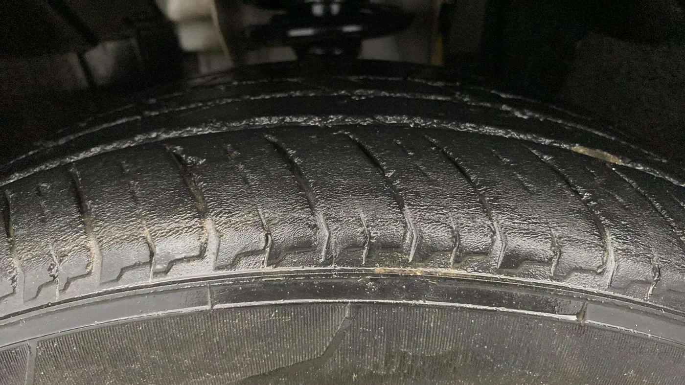 2023 Nissan MAGNITE XE, Petrol, Manual, 25,385 km, Left Front Tyre Tread