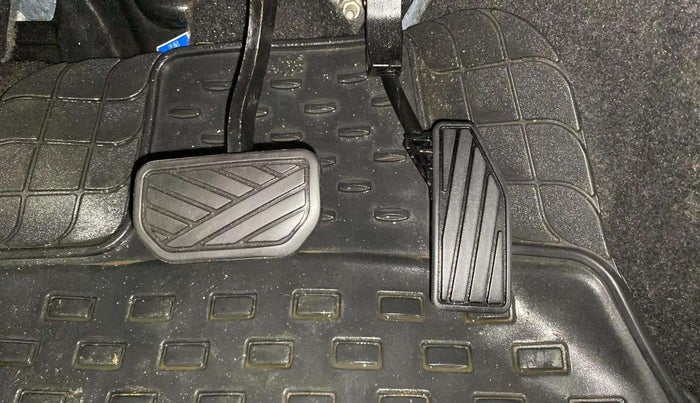 2017 Maruti Baleno DELTA CVT PETROL 1.2, Petrol, Automatic, 32,162 km, Pedals