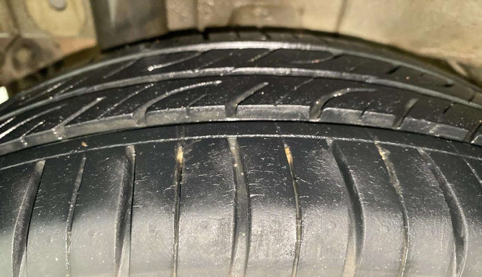 2016 Mahindra Kuv100 K4 PLUS D 6 STR, Diesel, Manual, 80,435 km, Right Rear Tyre Tread