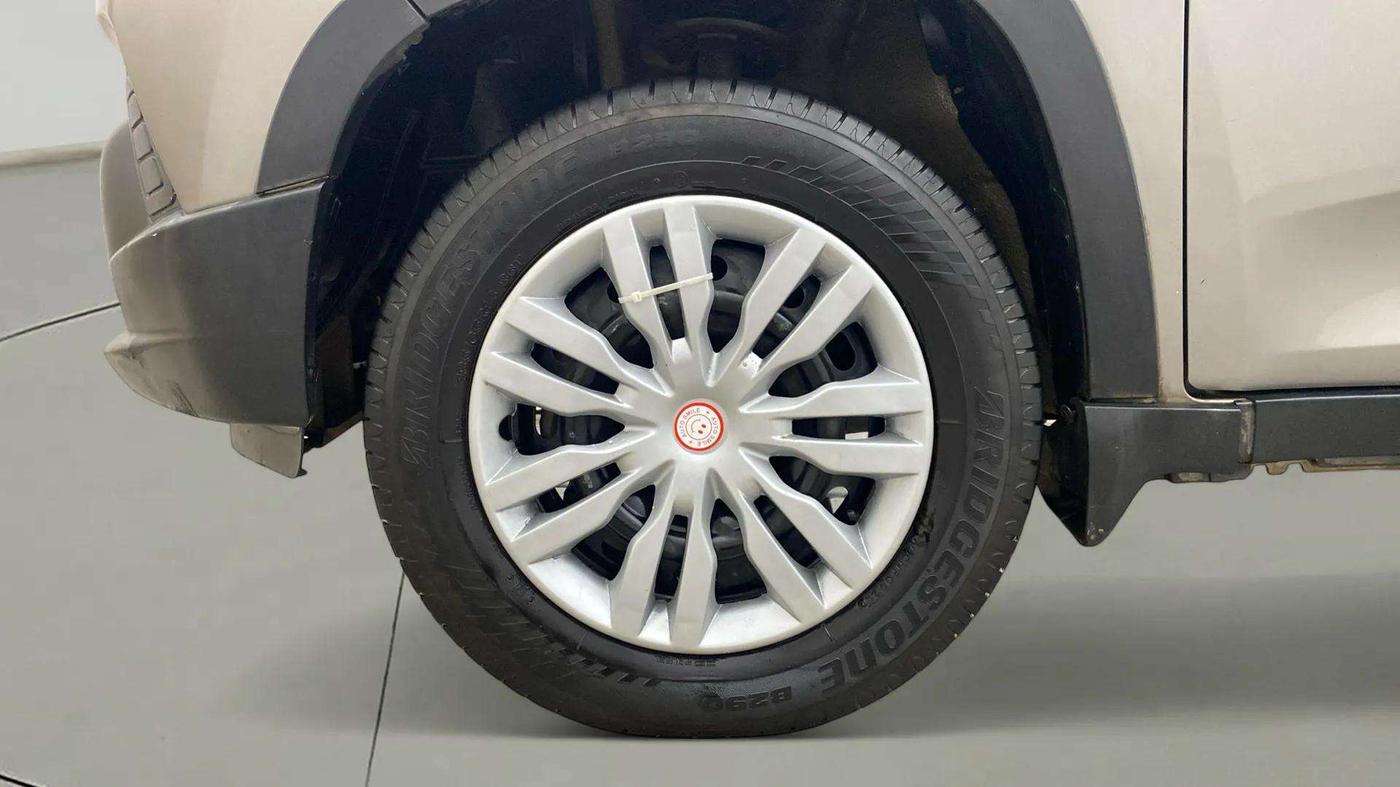 2016 Mahindra Kuv100 K4 PLUS D 6 STR, Diesel, Manual, 80,435 km, Left Front Wheel
