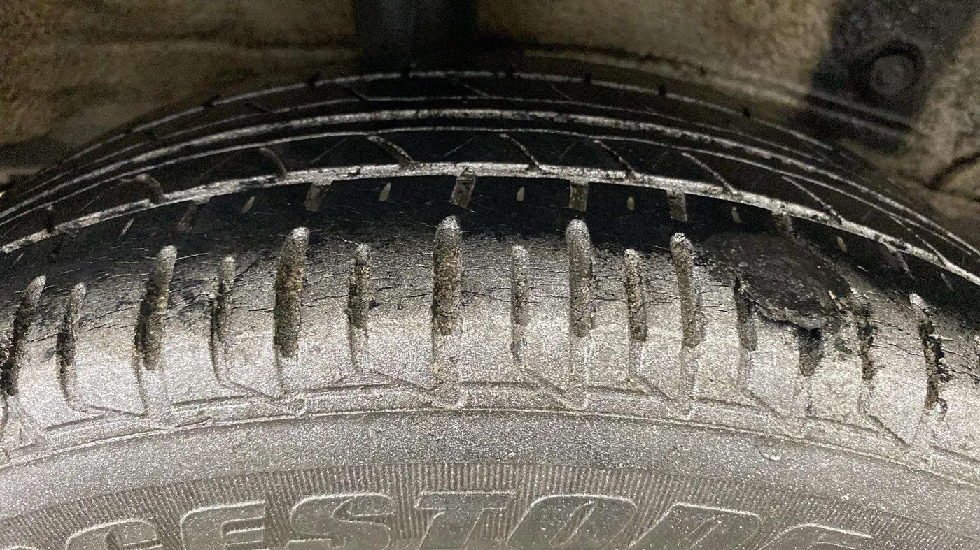 2015 Toyota Etios Liva G, Petrol, Manual, 48,808 km, Right Rear Tyre Tread