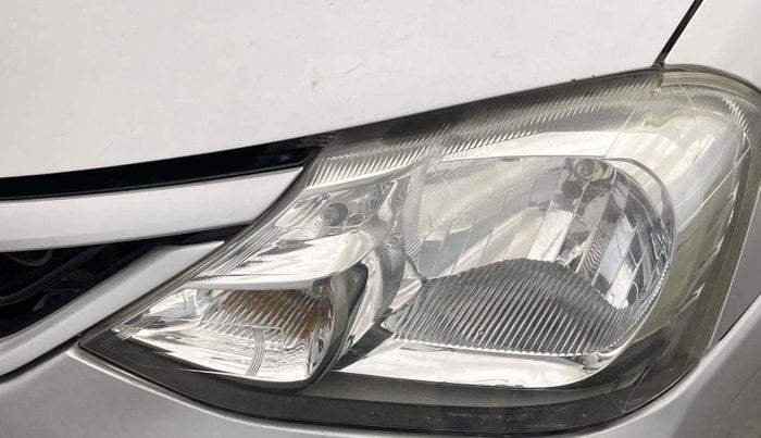 2015 Toyota Etios Liva G, Petrol, Manual, 48,808 km, Left headlight - Minor scratches