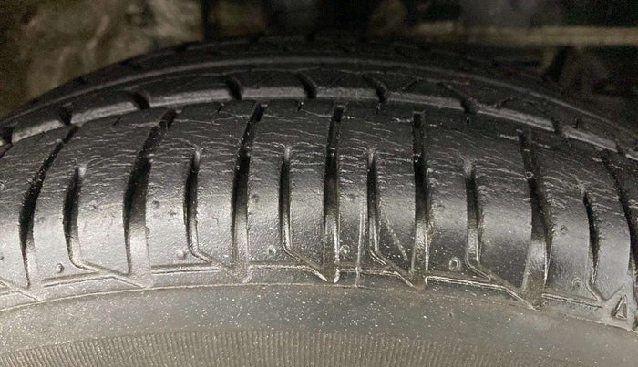2015 Toyota Etios Liva G, Petrol, Manual, 48,808 km, Right Front Tyre Tread