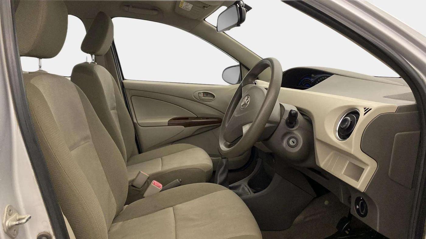 2015 Toyota Etios Liva G, Petrol, Manual, 48,808 km, Right Side Front Door Cabin