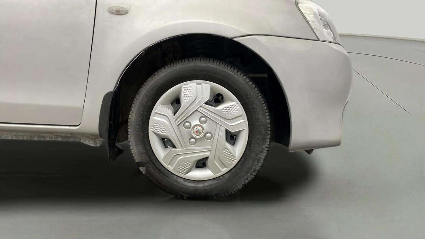 2015 Toyota Etios Liva G, Petrol, Manual, 48,808 km, Right Front Wheel
