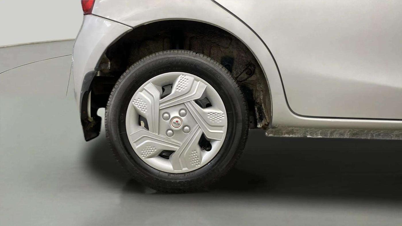 2015 Toyota Etios Liva G, Petrol, Manual, 48,808 km, Right Rear Wheel