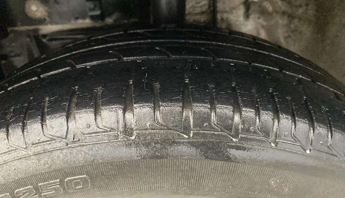 2015 Toyota Etios Liva G, Petrol, Manual, 48,808 km, Left Front Tyre Tread