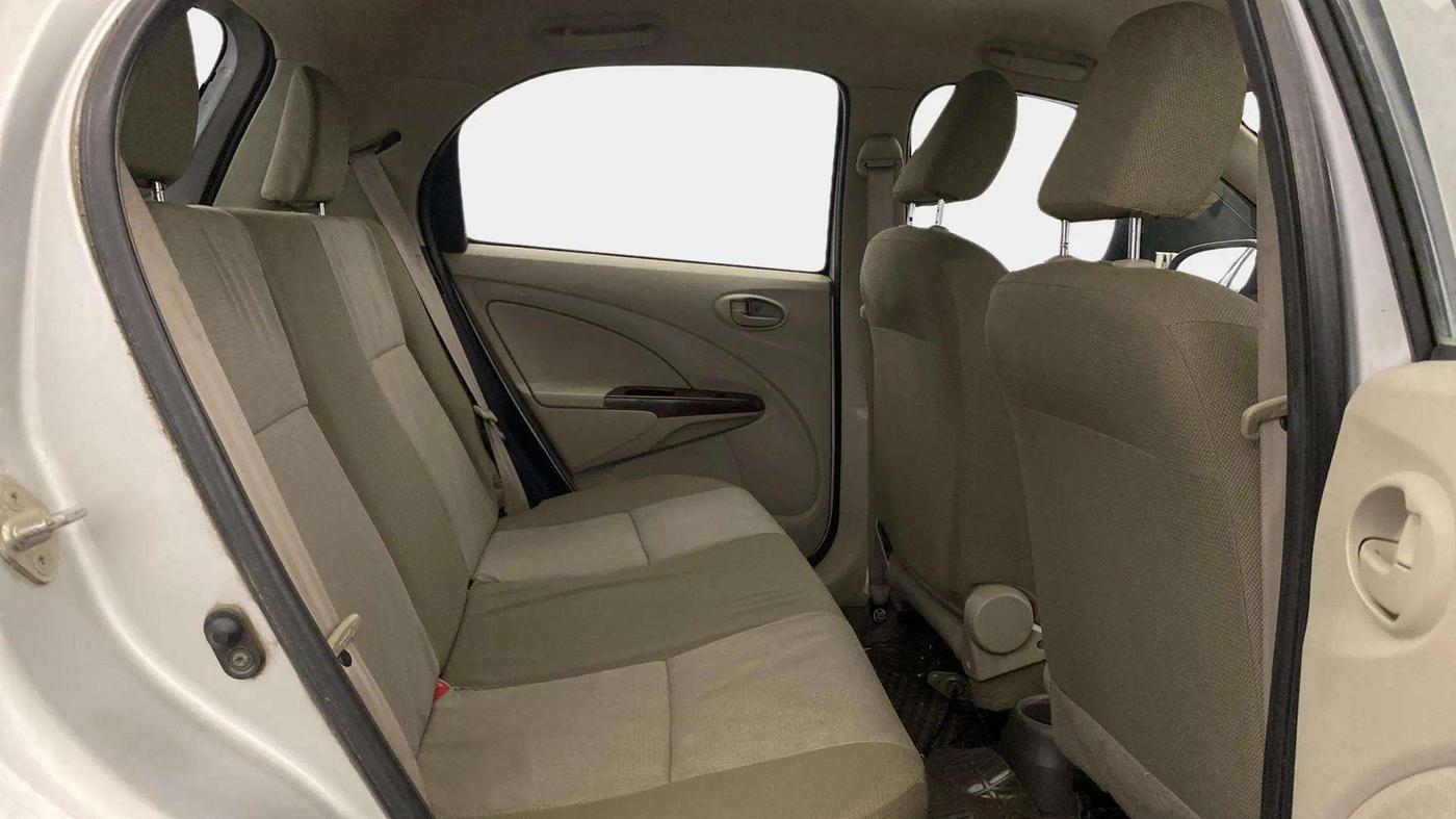 2015 Toyota Etios Liva G, Petrol, Manual, 48,808 km, Right Side Rear Door Cabin