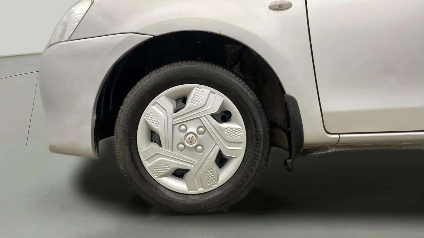 2015 Toyota Etios Liva G, Petrol, Manual, 48,808 km, Left Front Wheel