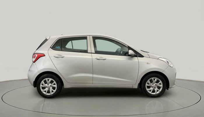 2017 Hyundai Grand i10 MAGNA 1.2 KAPPA VTVT, Petrol, Manual, 30,090 km, Right Side View