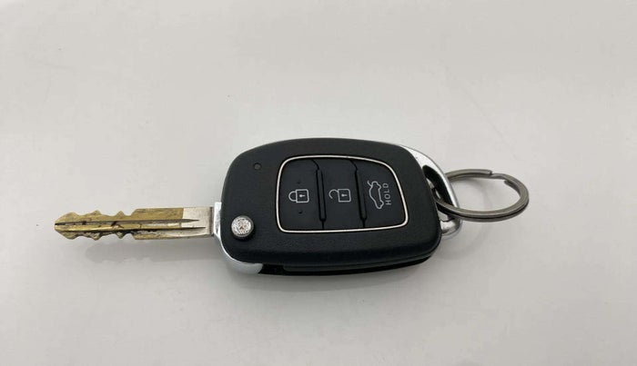 2020 Hyundai AURA S 1.2 CNG, CNG, Manual, 49,021 km, Key Close Up