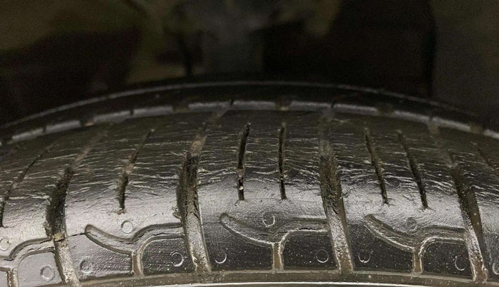 2020 Hyundai AURA S 1.2 CNG, CNG, Manual, 49,021 km, Right Front Tyre Tread
