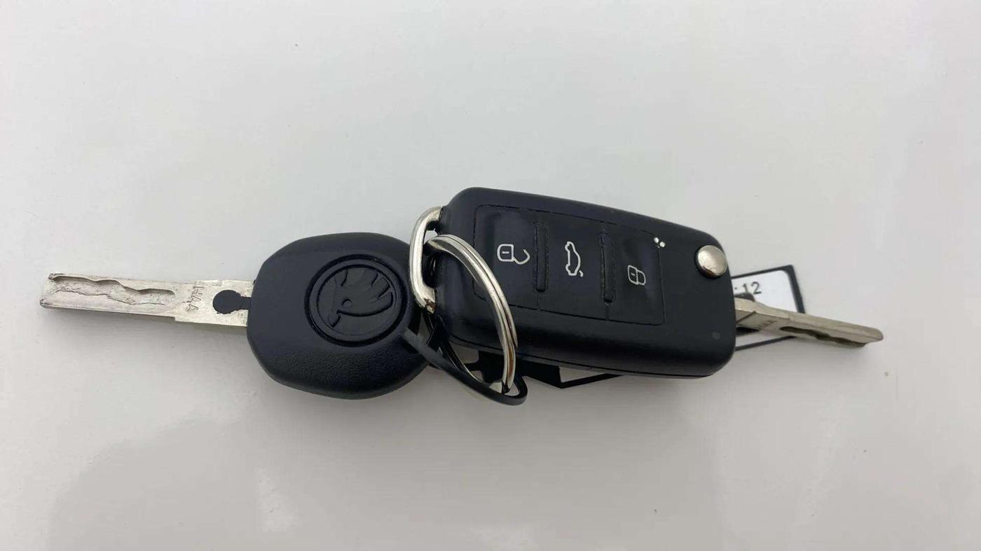 2020 Skoda Rapid 1.0 AMBITION TSI MT, Petrol, Manual, 61,467 km, Key Close Up
