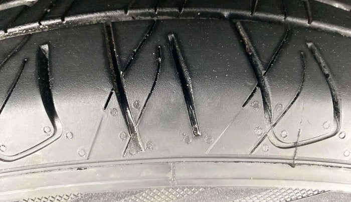 2019 MG HECTOR SHARP 1.5 DCT PETROL, Petrol, Automatic, 79,704 km, Right Front Tyre Tread