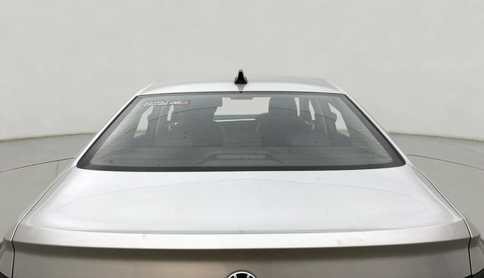 2023 Volkswagen VIRTUS TOPLINE TSI 1.0 MT, Petrol, Manual, 30,573 km, Rear Windshield