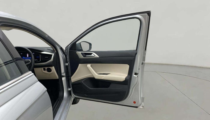 2023 Volkswagen VIRTUS TOPLINE TSI 1.0 MT, Petrol, Manual, 30,573 km, RHS Front Door