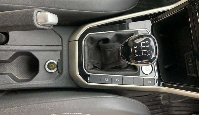 2023 Volkswagen VIRTUS TOPLINE TSI 1.0 MT, Petrol, Manual, 30,573 km, Gear Lever