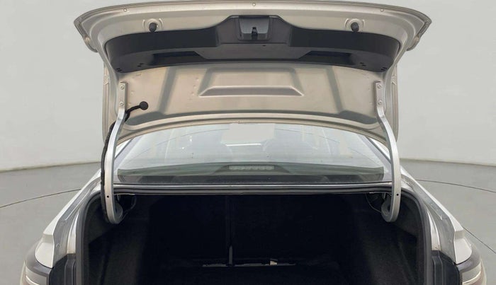 2023 Volkswagen VIRTUS TOPLINE TSI 1.0 MT, Petrol, Manual, 30,573 km, Boot Door Open