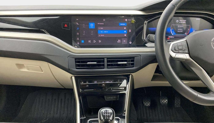 2023 Volkswagen VIRTUS TOPLINE TSI 1.0 MT, Petrol, Manual, 30,573 km, Air Conditioner