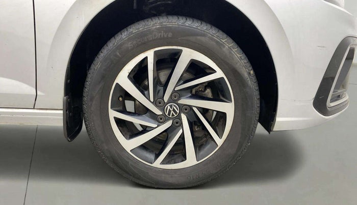 2023 Volkswagen VIRTUS TOPLINE TSI 1.0 MT, Petrol, Manual, 30,573 km, Right Front Wheel