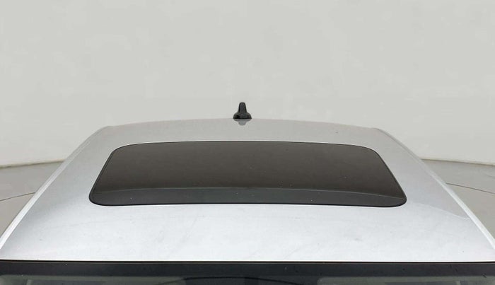 2023 Volkswagen VIRTUS TOPLINE TSI 1.0 MT, Petrol, Manual, 30,573 km, Moonroof/ Sunroof