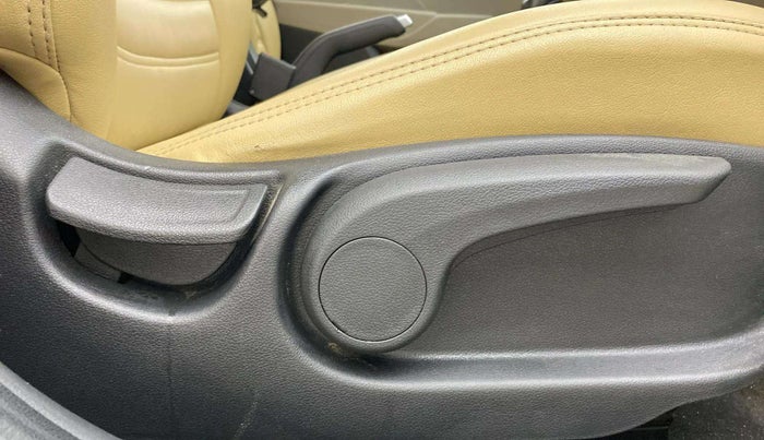 2019 Hyundai Verna 1.6 VTVT SX + AT, Petrol, Automatic, 1,06,751 km, Driver Side Adjustment Panel