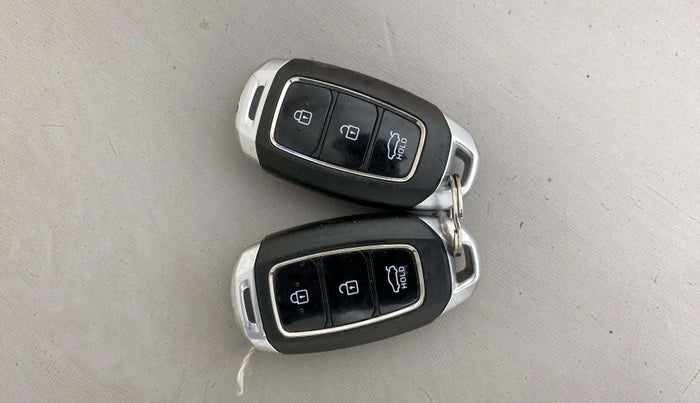 2019 Hyundai Verna 1.6 VTVT SX + AT, Petrol, Automatic, 1,06,751 km, Key Close Up