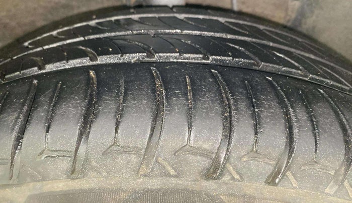 2019 Hyundai Verna 1.6 VTVT SX + AT, Petrol, Automatic, 1,06,751 km, Right Front Tyre Tread