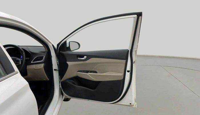 2019 Hyundai Verna 1.6 VTVT SX + AT, Petrol, Automatic, 1,06,751 km, RHS Front Door