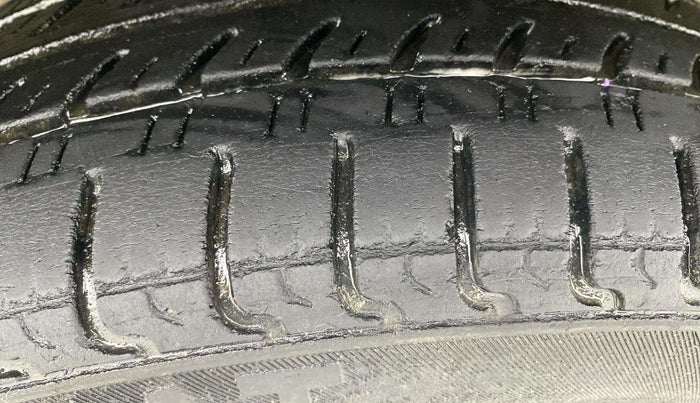 2015 Maruti Wagon R 1.0 VXI, Petrol, Manual, 77,532 km, Left Front Tyre Tread