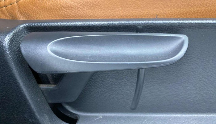2017 Volkswagen Polo COMFORTLINE 1.5L, Diesel, Manual, 51,909 km, Driver Side Adjustment Panel