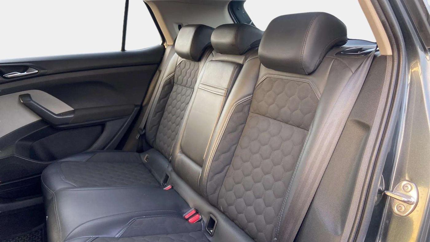 2022 Skoda KUSHAQ AMBITION 1.0L TSI AT, Petrol, Automatic, 32,638 km, Right Side Rear Door Cabin