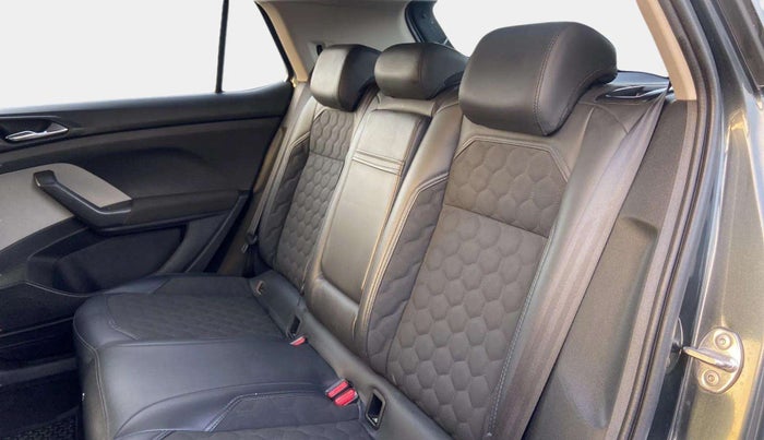 2022 Skoda KUSHAQ AMBITION 1.0L TSI AT, Petrol, Automatic, 32,605 km, Right Side Rear Door Cabin