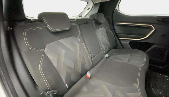 2022 Renault Kiger RXT MT, Petrol, Manual, 52,638 km, Right Side Rear Door Cabin