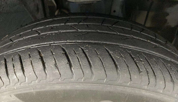 2022 Renault Kiger RXZ AMT, Petrol, Automatic, 30,449 km, Right Front Tyre Tread
