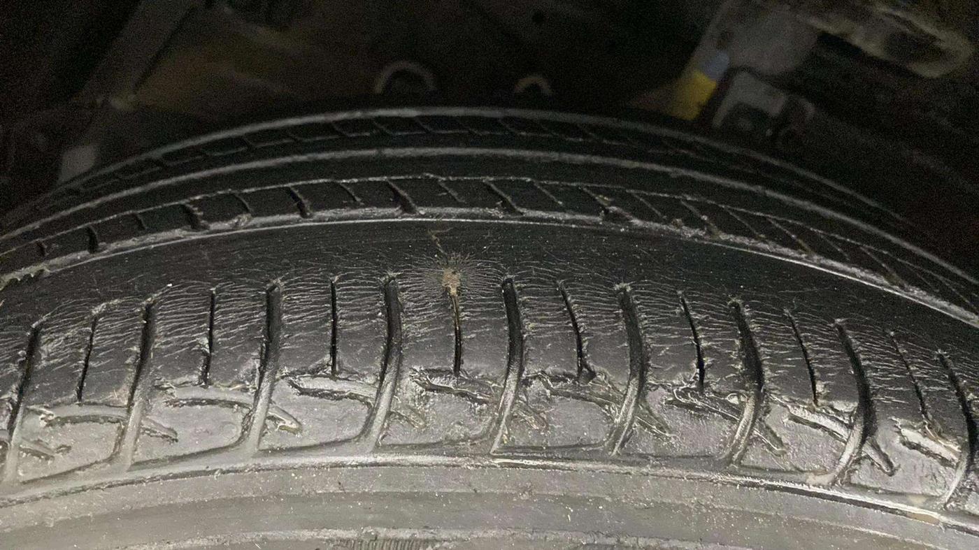 2017 Maruti Ertiga ZXI, CNG, Manual, 38,711 km, Left Front Tyre Tread