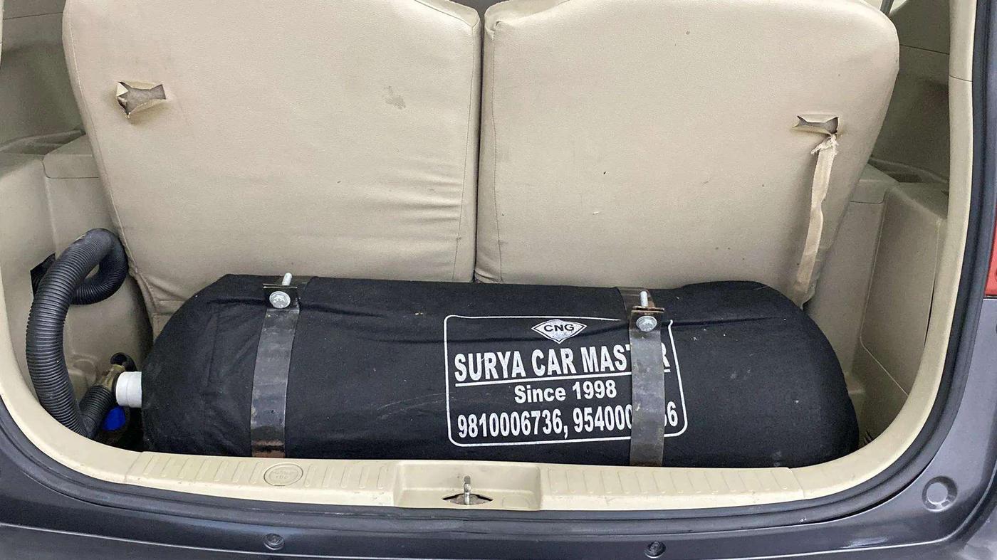 2017 Maruti Ertiga ZXI, CNG, Manual, 38,711 km, Boot Inside