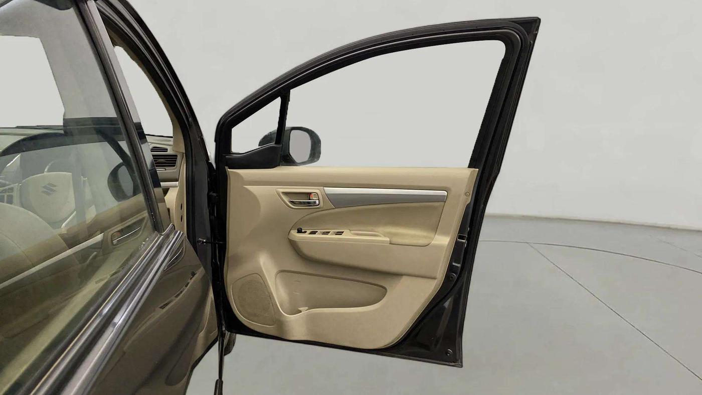 2017 Maruti Ertiga ZXI, CNG, Manual, 38,711 km, RHS Front Door