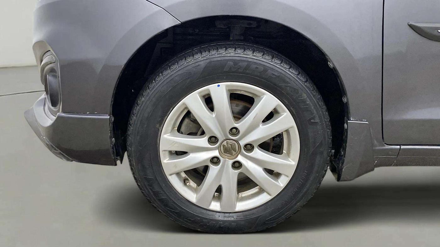 2017 Maruti Ertiga ZXI, CNG, Manual, 38,711 km, Left Front Wheel