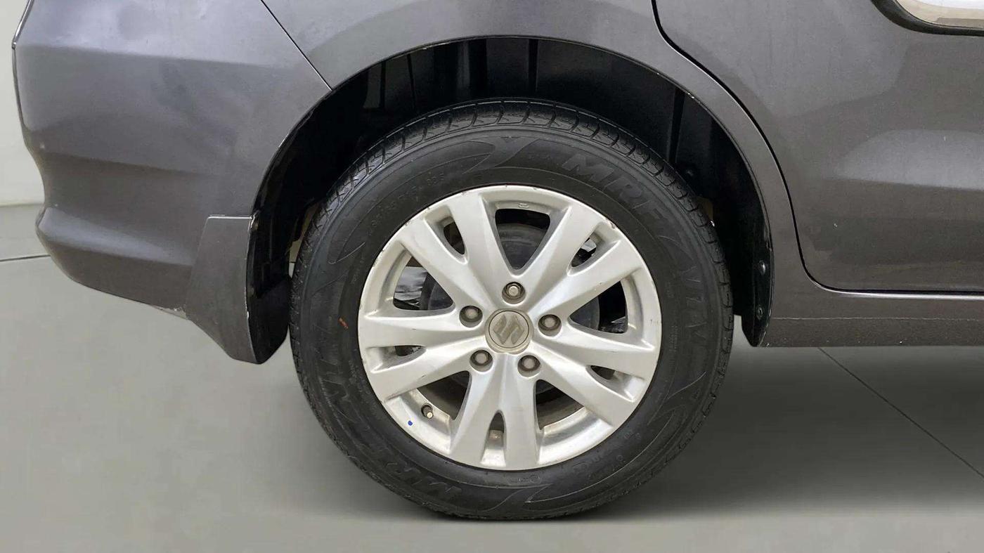 2017 Maruti Ertiga ZXI, CNG, Manual, 38,711 km, Right Rear Wheel