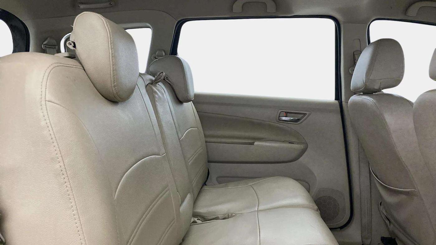2017 Maruti Ertiga ZXI, CNG, Manual, 38,711 km, Right Side Rear Door Cabin