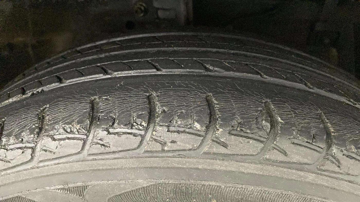 2017 Maruti Ertiga ZXI, CNG, Manual, 38,711 km, Right Front Tyre Tread