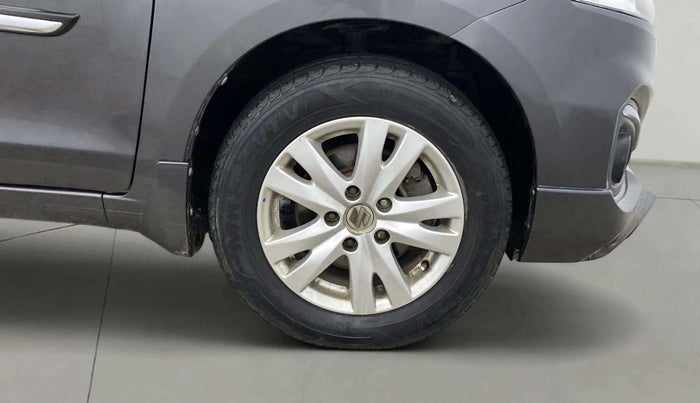 2017 Maruti Ertiga ZXI, CNG, Manual, 38,067 km, Right Front Wheel