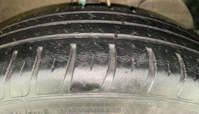 2022 Maruti Swift VXI, Petrol, Manual, 44,788 km, Right Front Tyre Tread