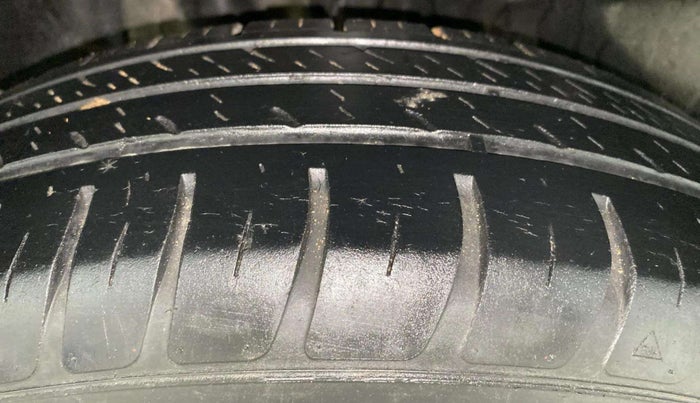 2022 Maruti Swift VXI, Petrol, Manual, 44,788 km, Right Rear Tyre Tread