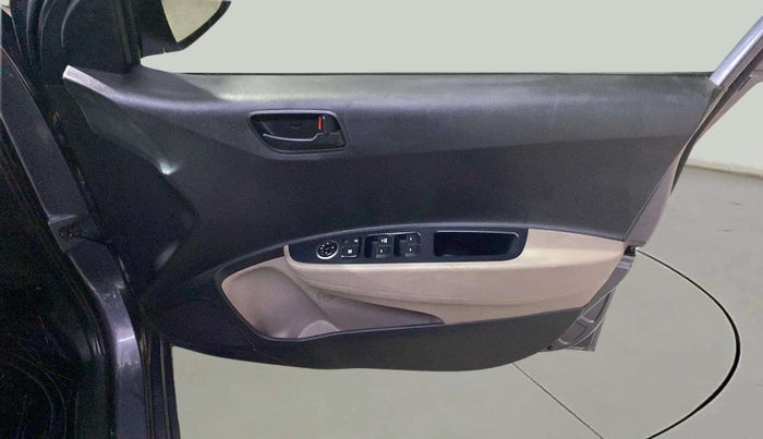 2017 Hyundai Grand i10 MAGNA 1.2 KAPPA VTVT, Petrol, Manual, 28,374 km, Driver Side Door Panels Control
