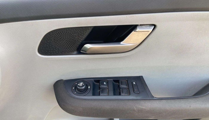 2021 Tata ALTROZ XZ PETROL, CNG, Manual, 70,377 km, Driver Side Door Panels Control
