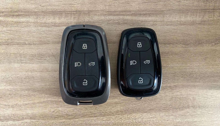 2021 Tata ALTROZ XZ PETROL, CNG, Manual, 70,377 km, Key Close Up