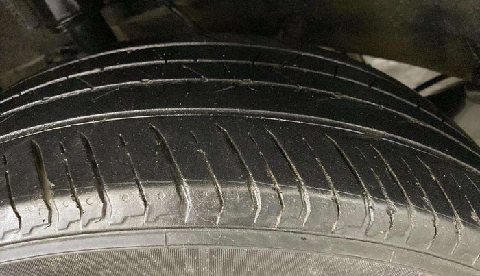 2018 Tata NEXON XM PETROL, Petrol, Manual, 47,185 km, Right Rear Tyre Tread